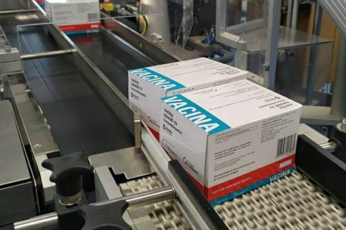 Atrasos no envio de insumos vão impactar entrega de vacinas contra Covid pela Fiocruz