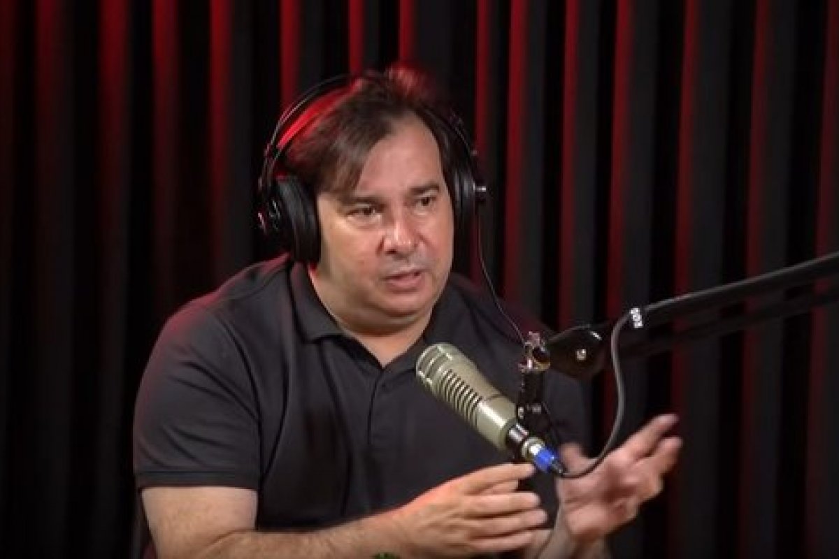 Vídeo: Rodrigo Maia diz acreditar que Bolsonaro seja gay