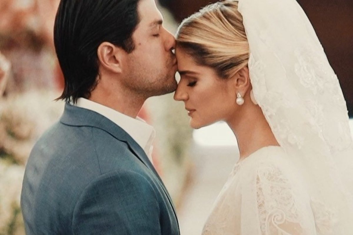 Blogueira Thássia Naves se casa com Artur Attie Akl em Minas Gerais