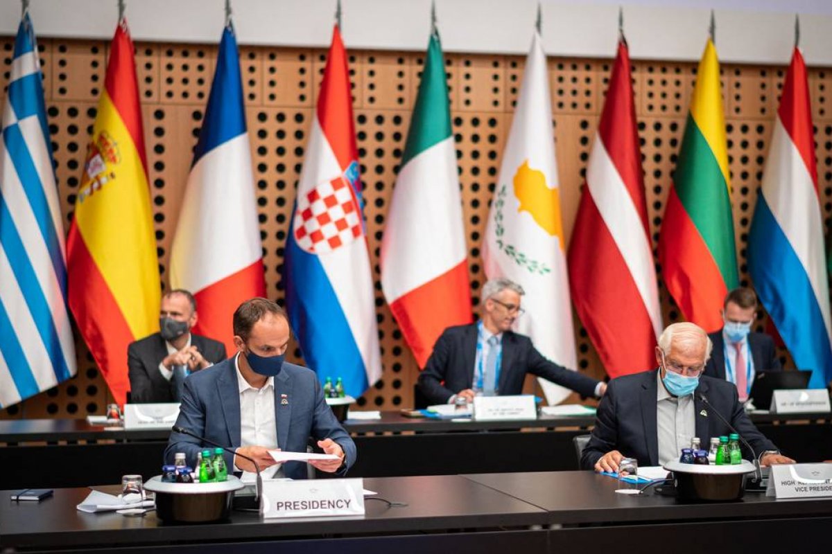 Em reunião, UE define condições para se relacionar com Talibã