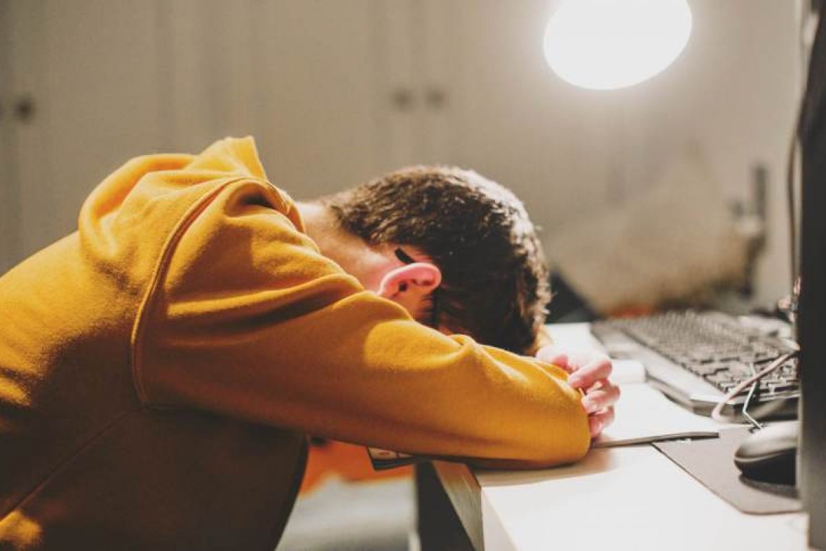 Adolescentes enfrentam crise de pânico após período de isolamento social