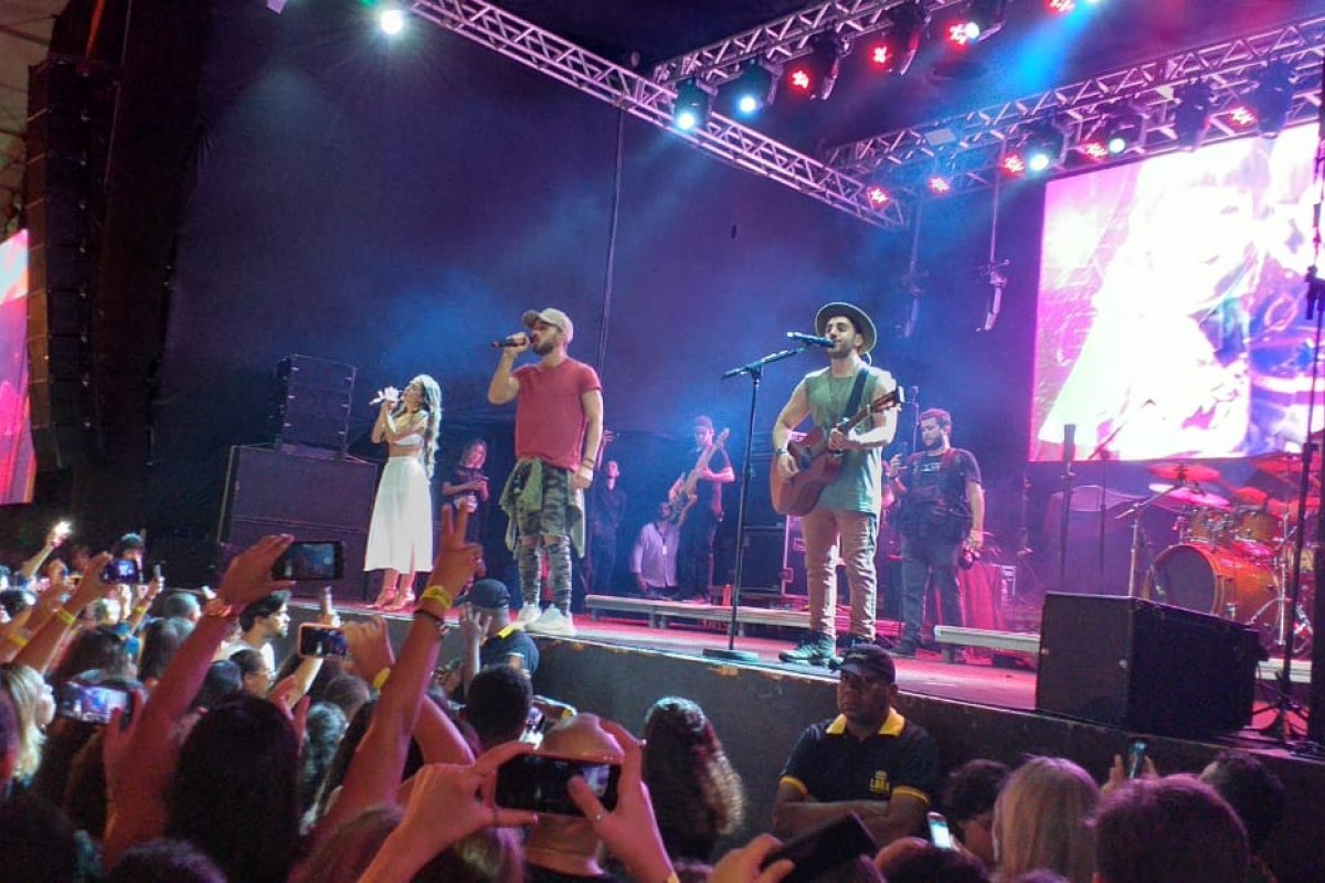 Crianças, jovens e idosos celebram a primavera no festival em Salvador