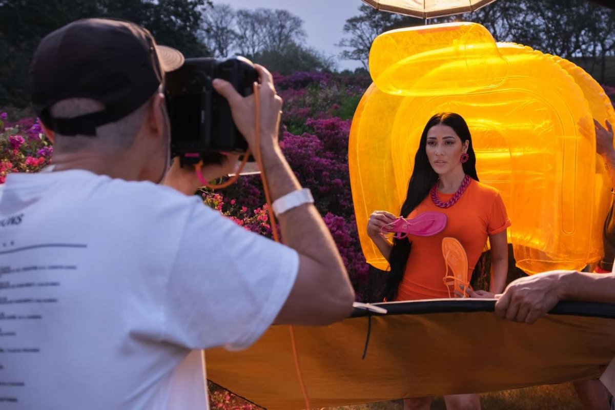 Cantora Simaria protagoniza a 1ª campanha da My Shoes
