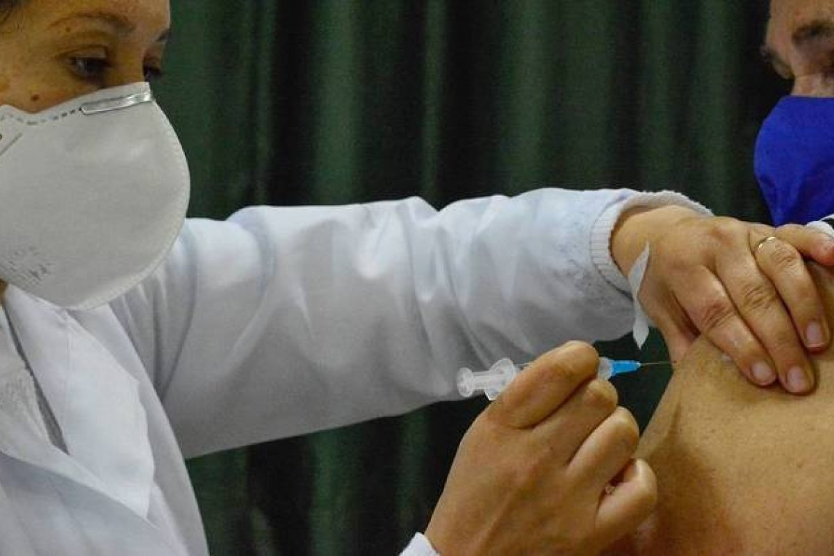 Brasil se consolida como terceiro país que mais vacinou contra a Covid-19 no mundo