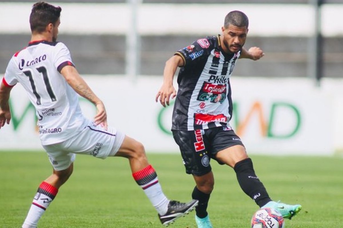 Vitória bate Operário e vence a primeira fora de casa na Série B