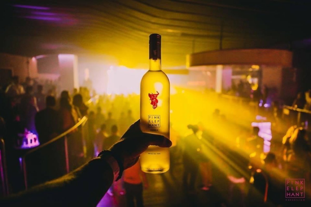 Coquetel no The Stones Pub marcou o lançamento das vodkas da Pink Elephant, em Sergipe