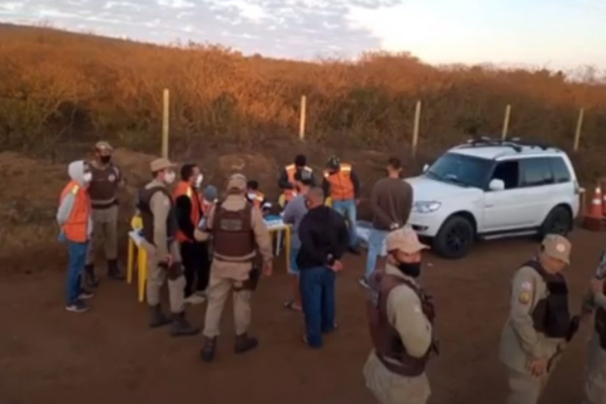 Evento com 500 pessoas é encerrado em Vitória da Conquista