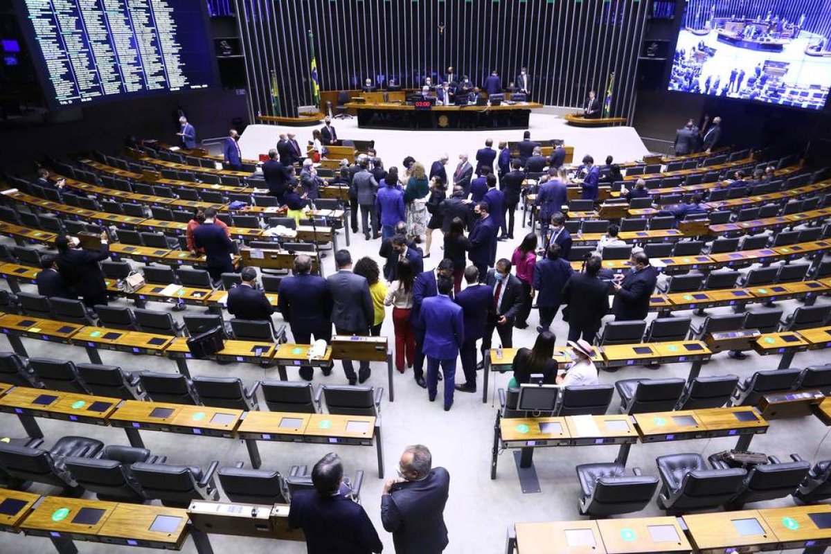 Câmara dos Deputados brasileira só perde para Índia em número de partidos