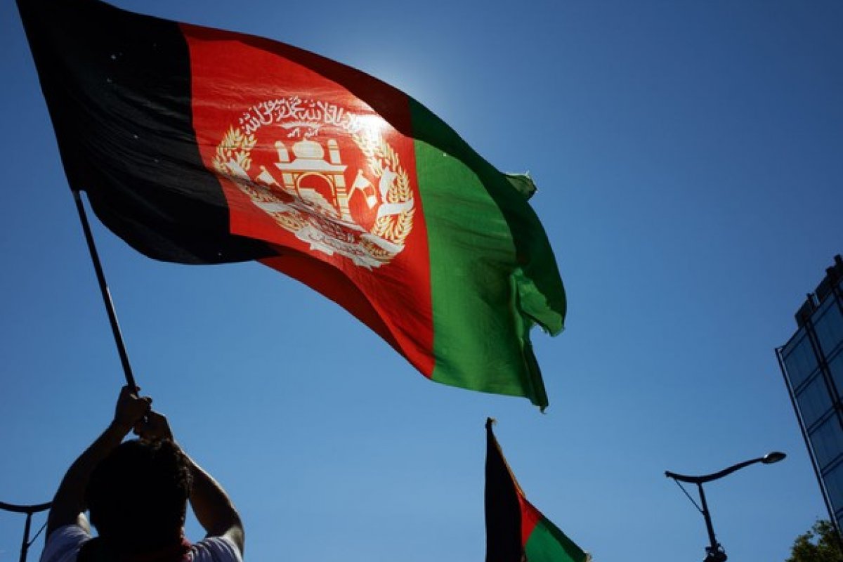 Talibãs proíbem manifestação pró-bandeira do Afeganistão