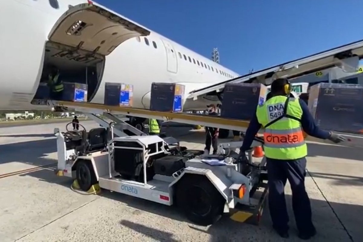 Governo federal envia a Bahia mais de 1 milhão de doses de vacina contra Covid-19 até terça-feira (7)