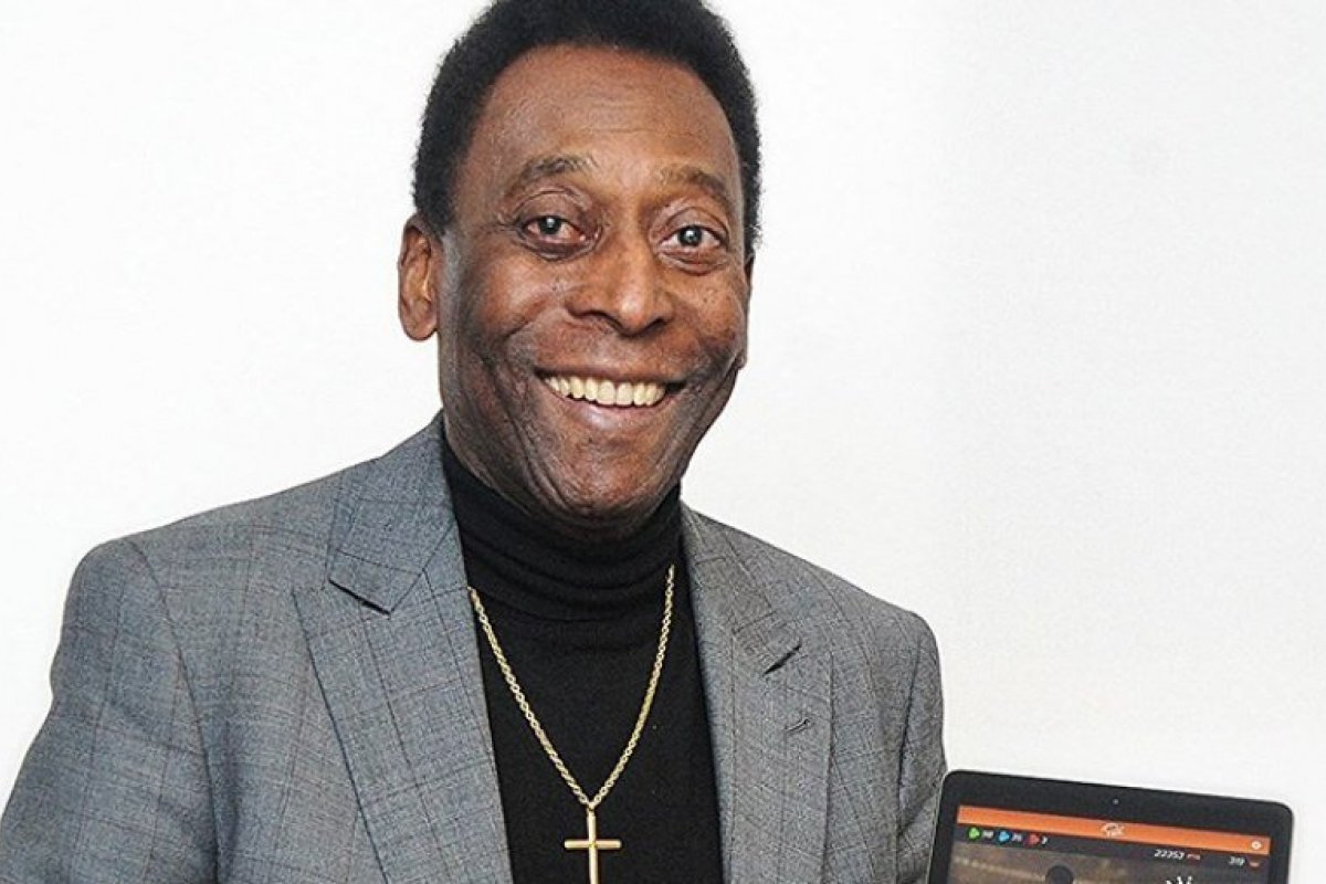 Internado em SP, Pelé confirma retirada do tumor no cólon direito