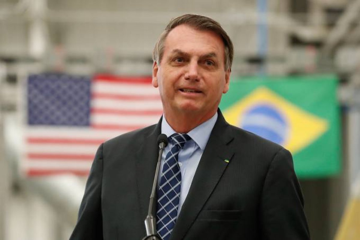 Bolsonaro assina MP que altera Marco Civil da Internet