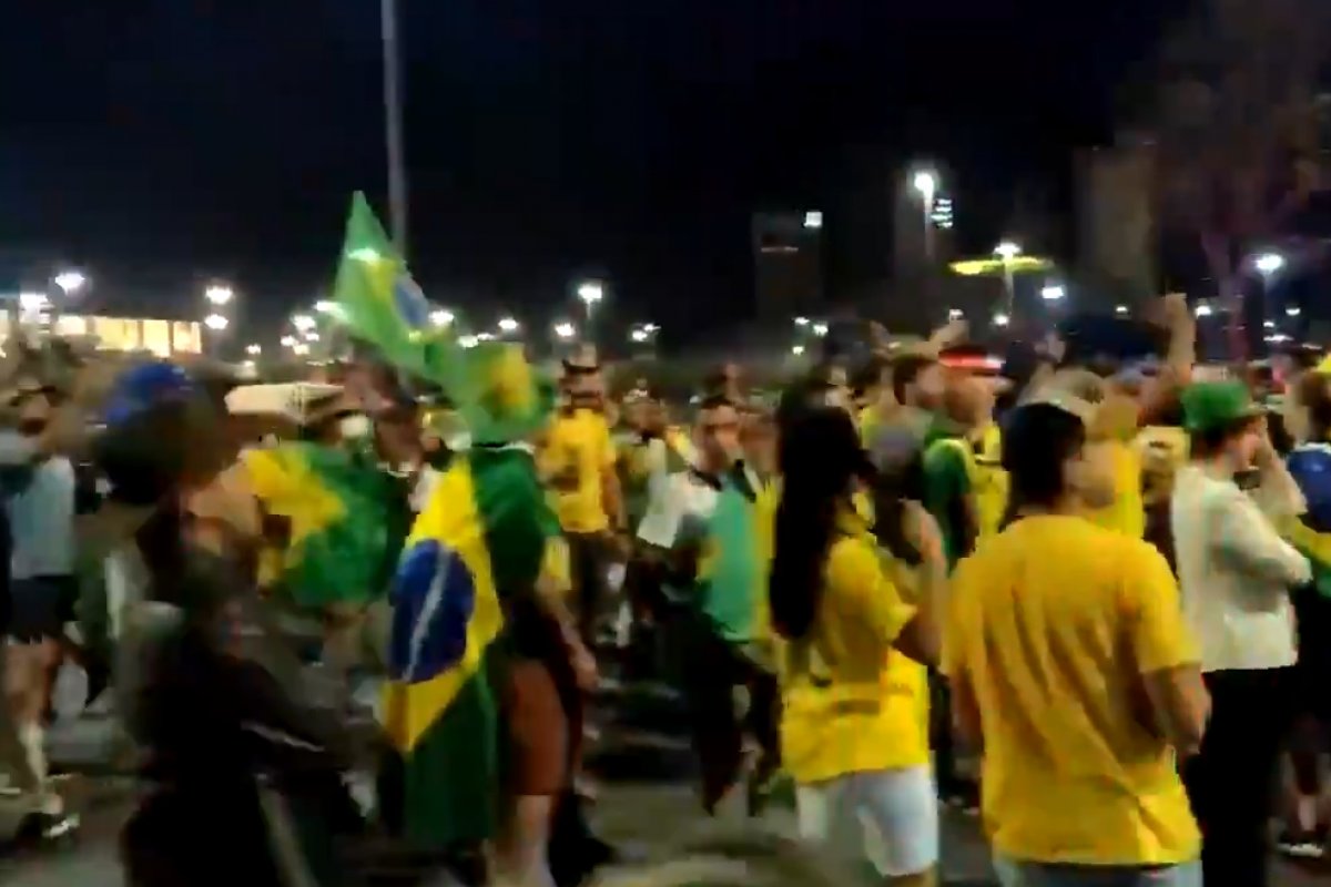 Vídeo: Após pressão de apoiadores de Bolsonaro, PM libera entrada de caminhões na Esplanada