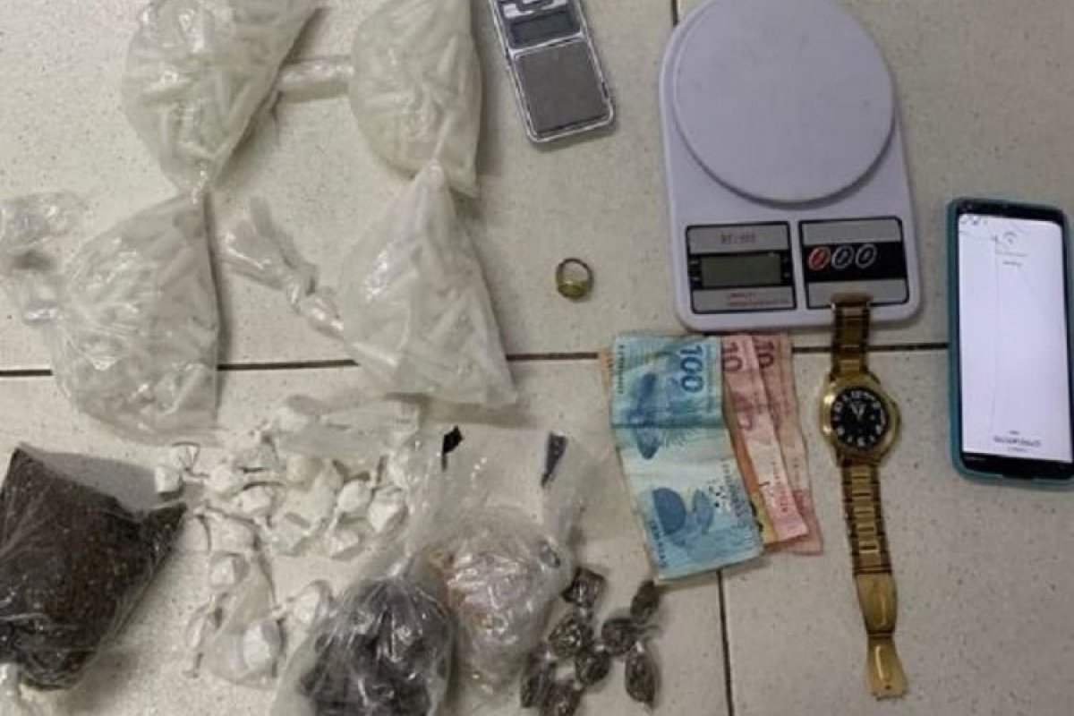 Polícia apreende cerca de 400 porções de drogas no Bairro da Paz, em Salvador