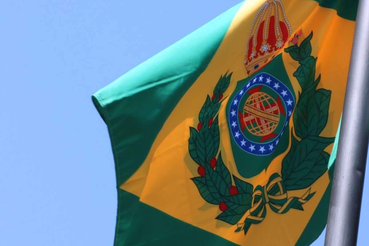 Fux ordena retirada da bandeira do Brasil Império hasteada na sede do TJ do MS