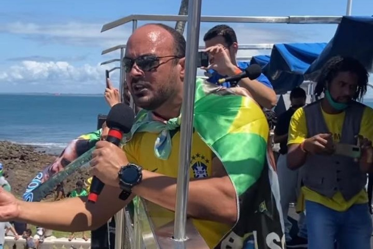 Em ato no Farol da Barra, Capitão Alden diz que Bolsonaro defende Constituição