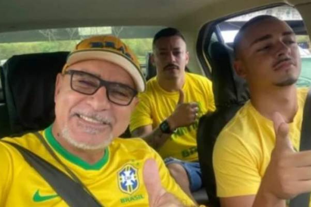 Fabrício Queiroz participa de ato pró-governo no Rio de Janeiro