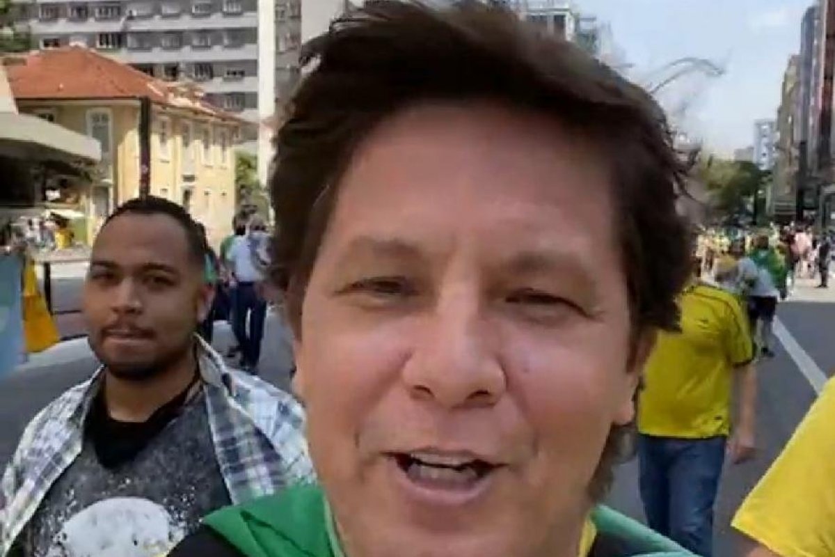 Vídeo: "Sou radicalmente Bolsonaro", diz Mario Frias na Avenida Paulista