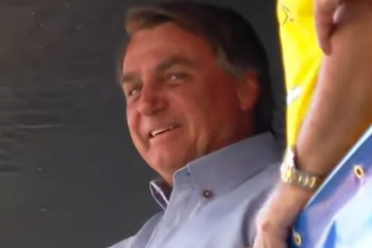 Em SP, Bolsonaro desafia TSE e afirma que população não aceitará eleições sem voto impresso