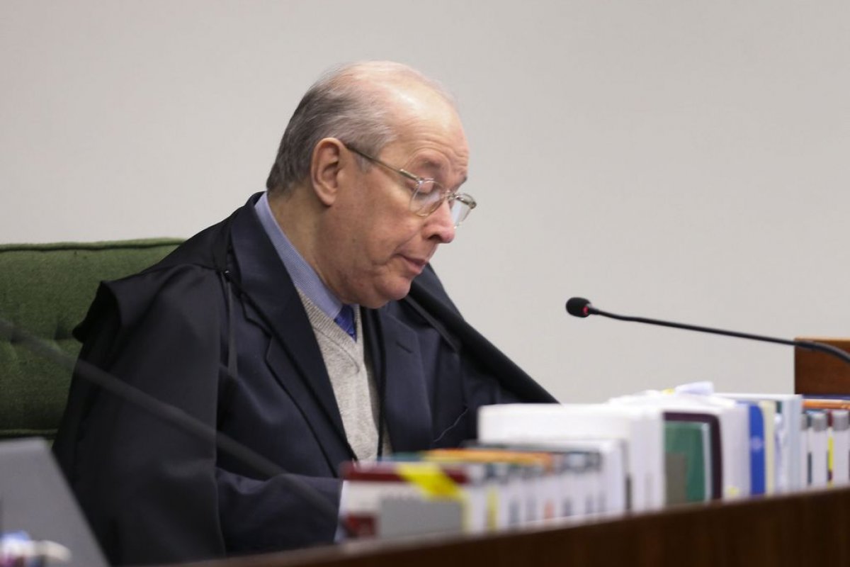 Bolsonaro é 'político medíocre' sem noção de limites, diz Celso de Mello