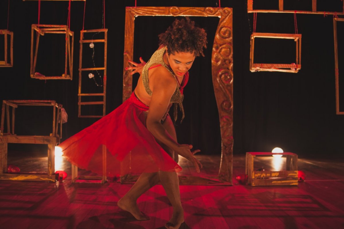 Peça que retrata as invisibilizadas de transexuais e travestis entra em cartaz no Teatro Gamboa Nova