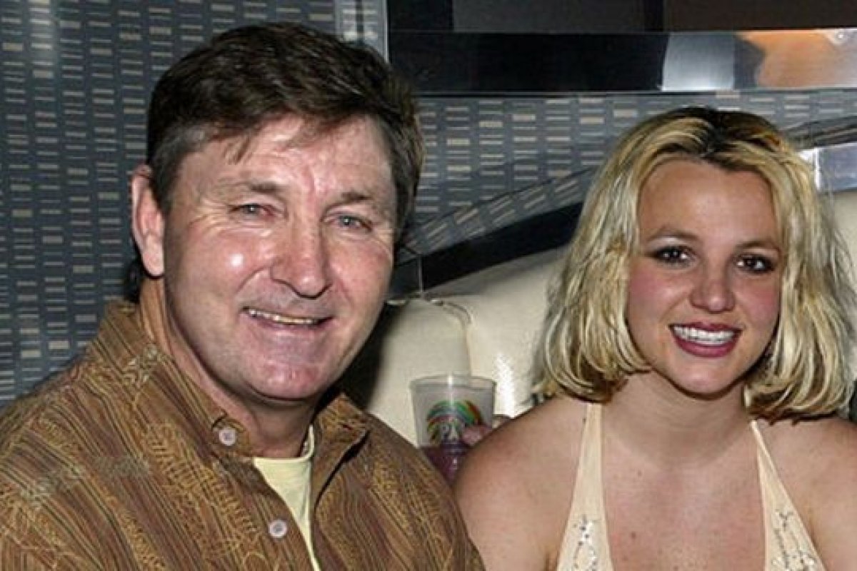 Após 13 anos, pai de Britney Spears entra com pedido para encerrar tutela