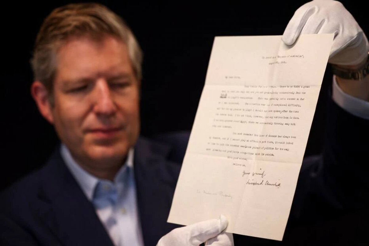 Carta em que Winston Churchill considera desistir da política será leiloada