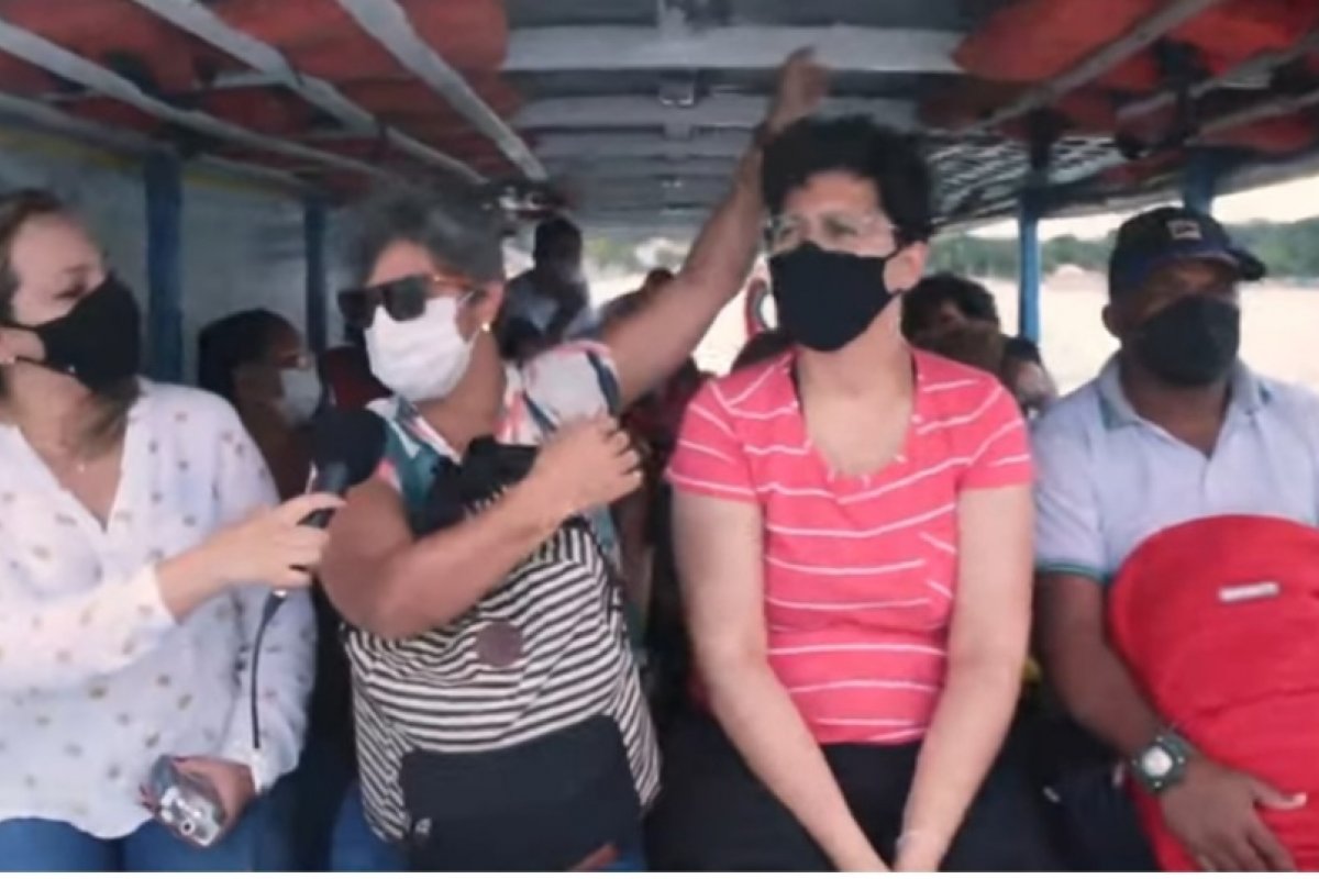 Vídeo: Prefeitura troca barco por canoas e professoras da Ilha de Maré se arriscam para dar aulas