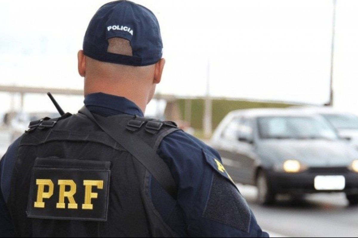PRF libera fluxo de estradas ocupadas por caminhoneiros em oito estados