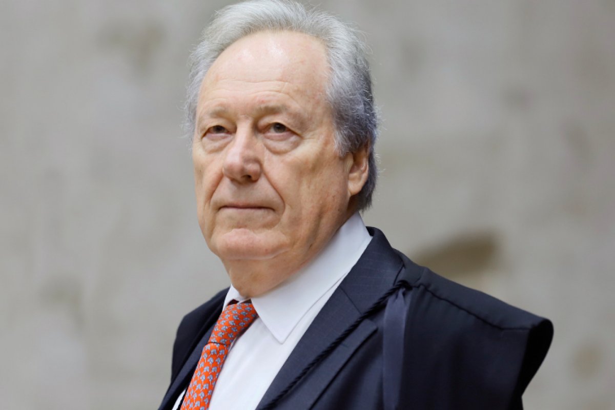 STF determina que governo Bolsonaro apresente protocolo para tratamento da Covid