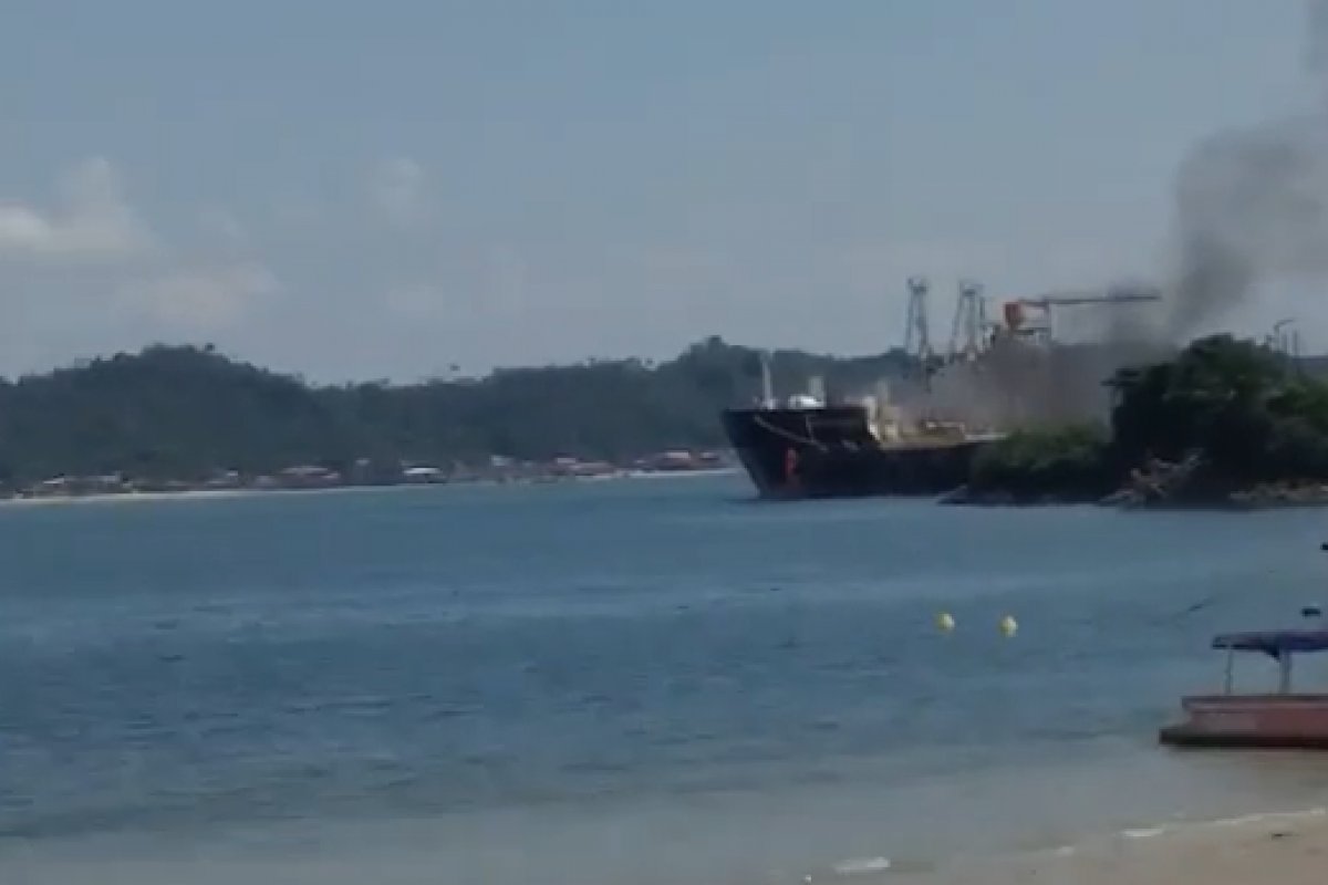 Vídeo: explosão em navio no Porto de Aratu assusta moradores de comunidade quilombola