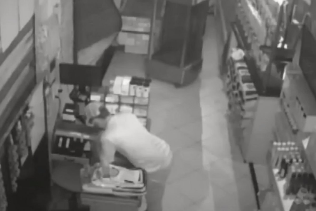 Homem furta açougue em Salvador e leva mais de R$ 300