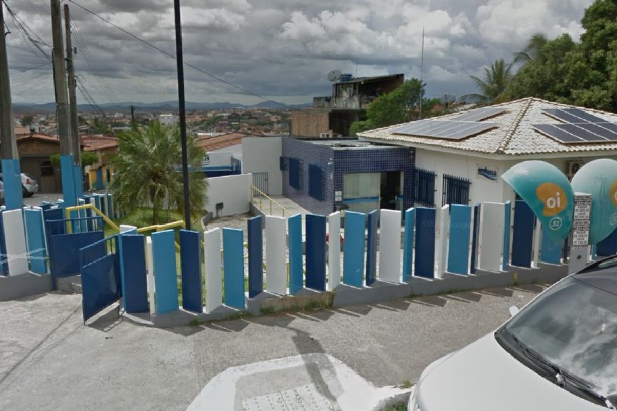 Mulher morre após carro capotar em Feira de Santana