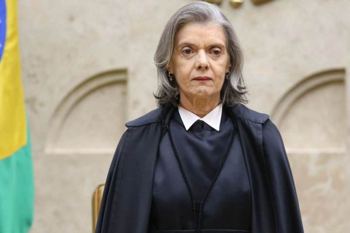 Cármen Lúcia vota contra prazo para Lira analisar impeachment