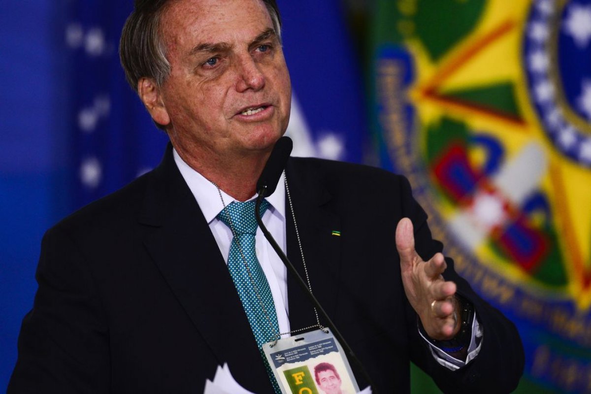 Bolsonaro critica apoiadores após recuo ao STF: 'Não lê a nota e reclama'