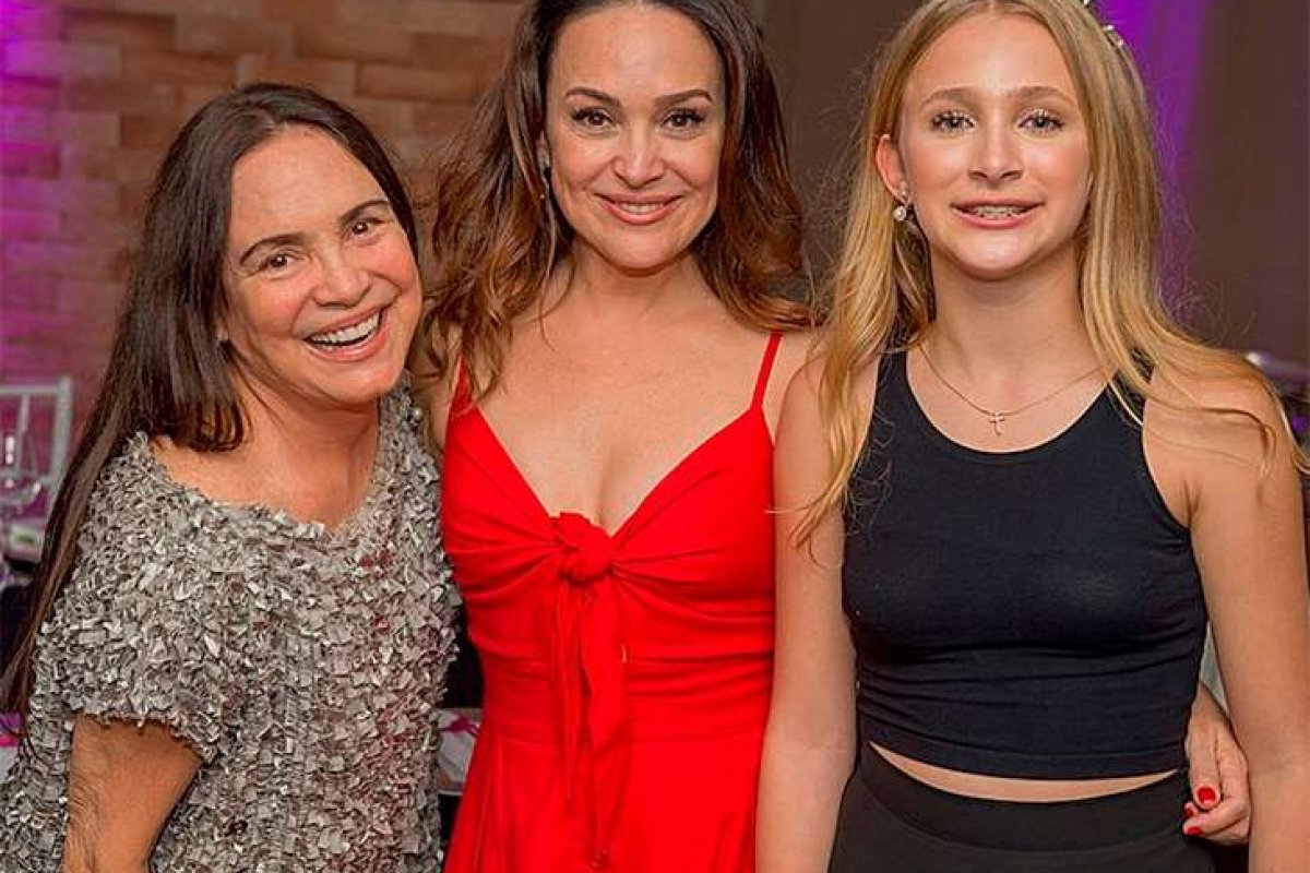 Três gerações: Ao lado da mãe, Gabriela Duarte celebra os 13 anos da filha