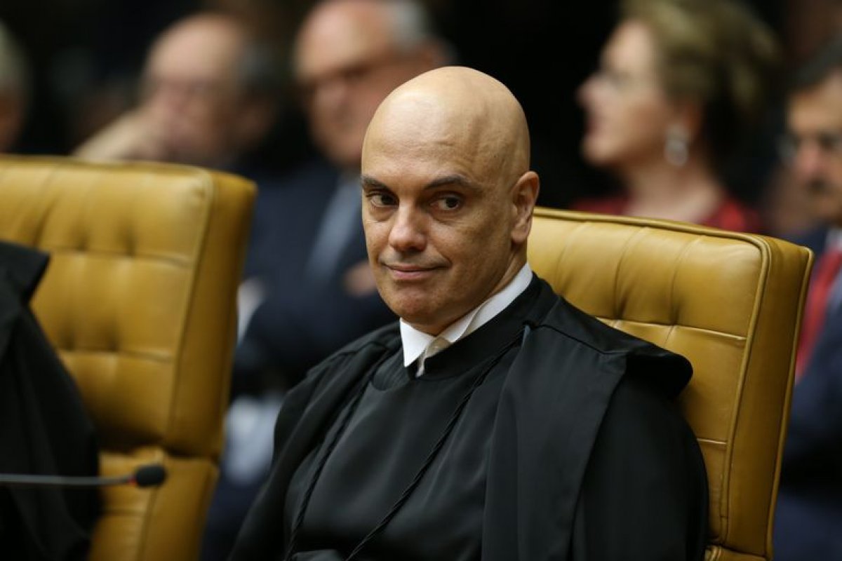 Alexandre de Moraes suspende pedido de investigação contra Augusto Aras