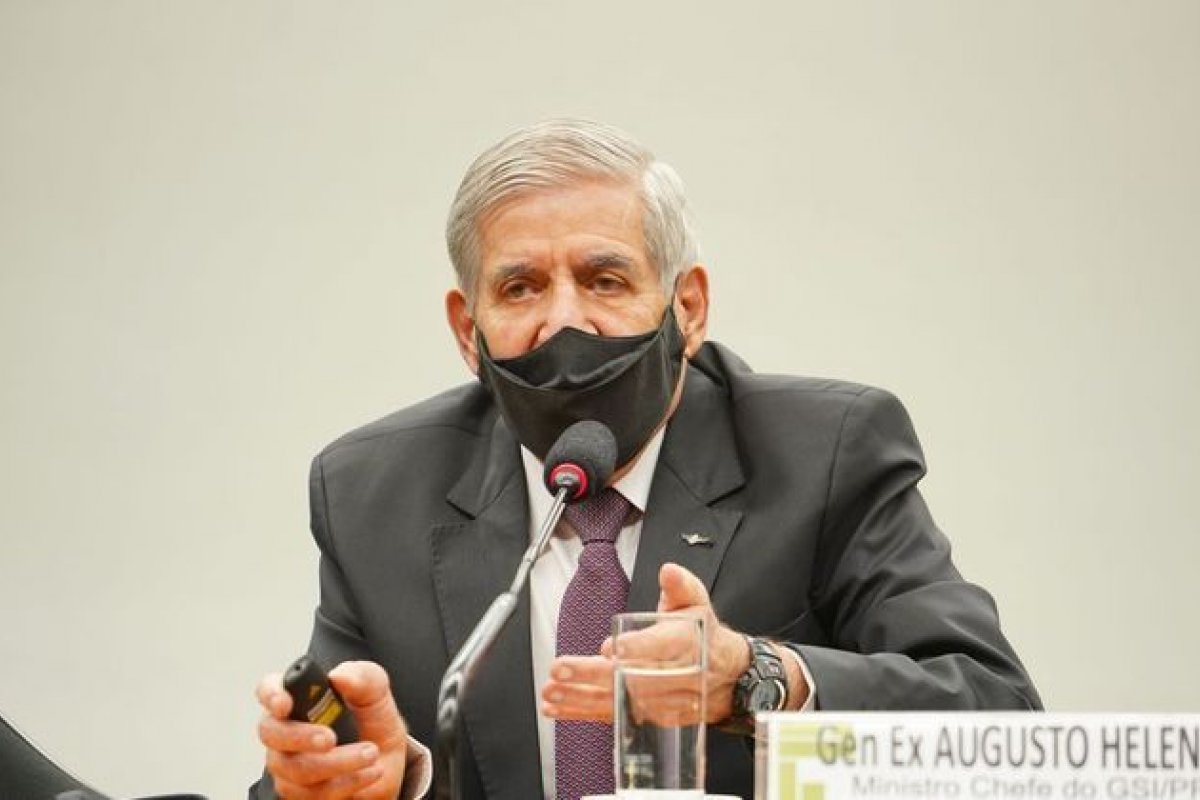 Vídeo: "Formidável senso político", diz general Heleno em defesa a Bolsonaro