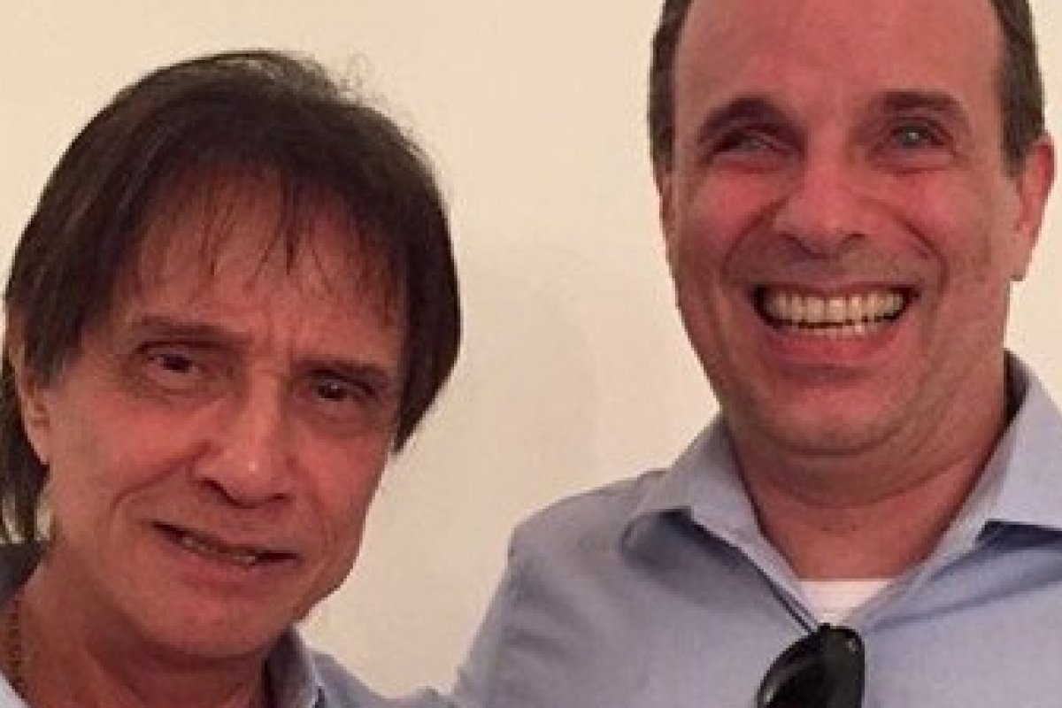 Um Rei de Fé! Roberto Carlos agradece carinho do público após morte do filho Dudu Braga