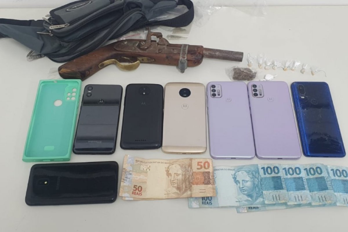 Polícia prende suspeito de roubos e tráfico de drogas em Alagoinhas