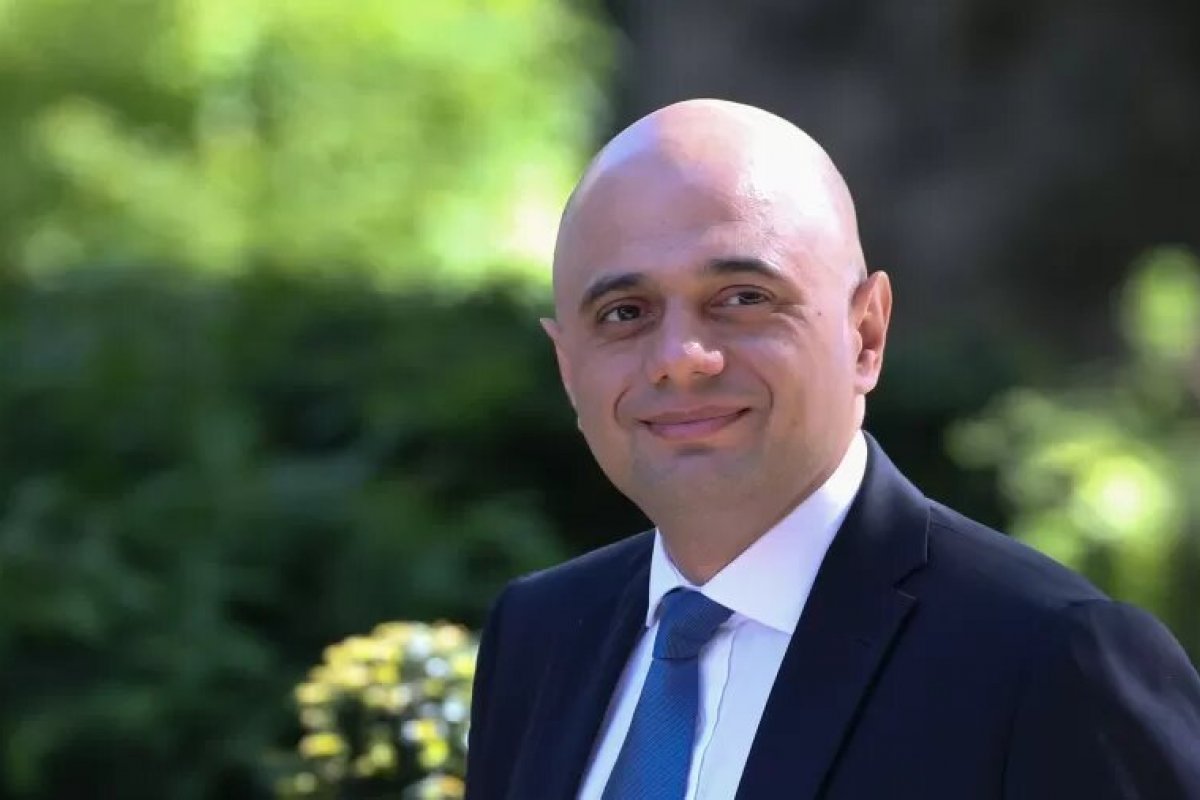 Reino Unido desiste de projeto que pede passaporte sanitário para discotecas e estádios