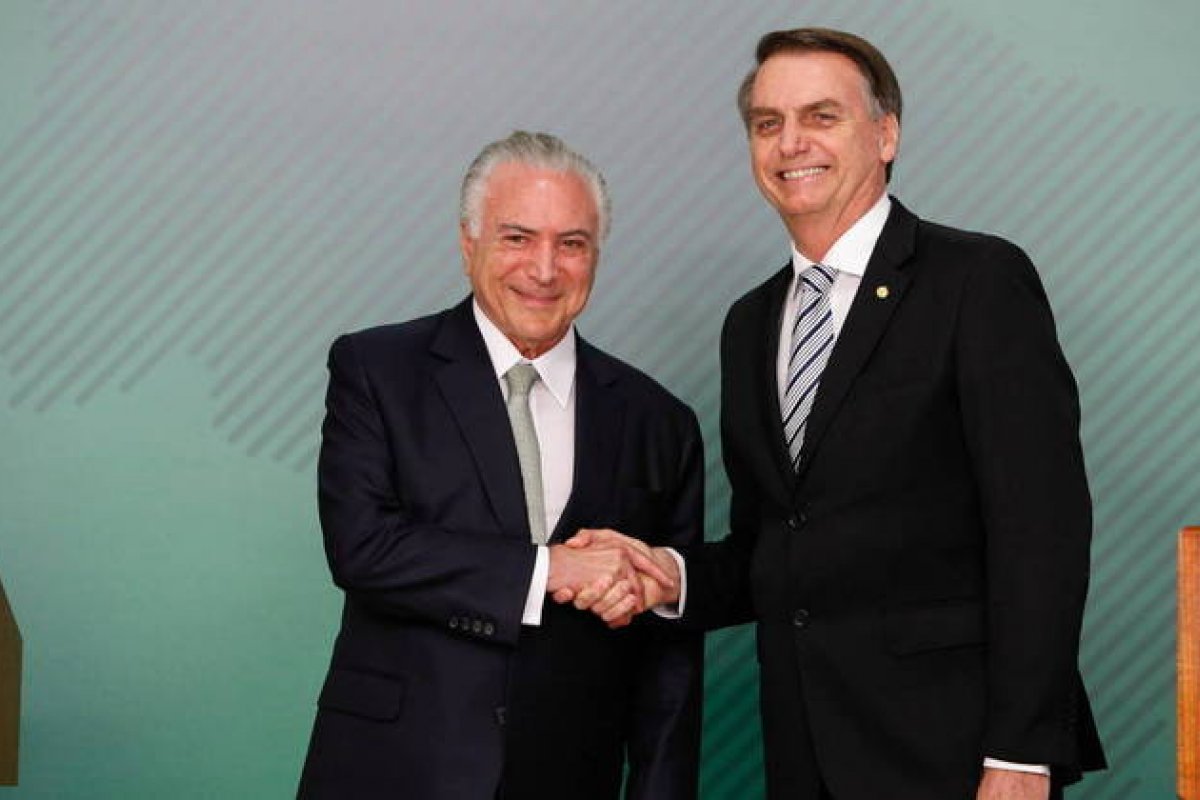 "Sinto que isto é coisa do passado", diz Temer à canal de TV sobre críticas de Bolsonaro ao STF