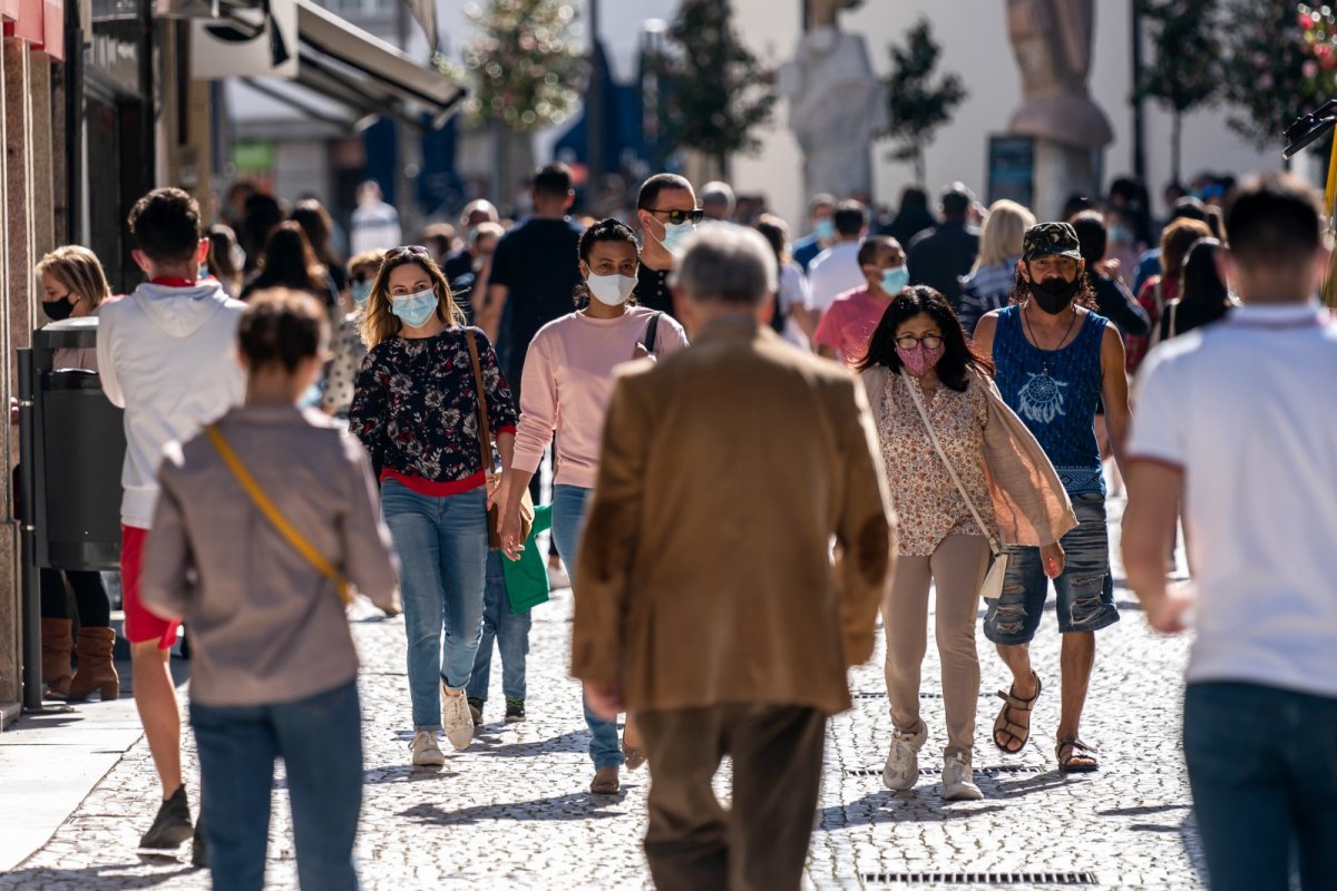 Portugal anuncia desobrigatoriedade do uso de máscaras ao ar livre