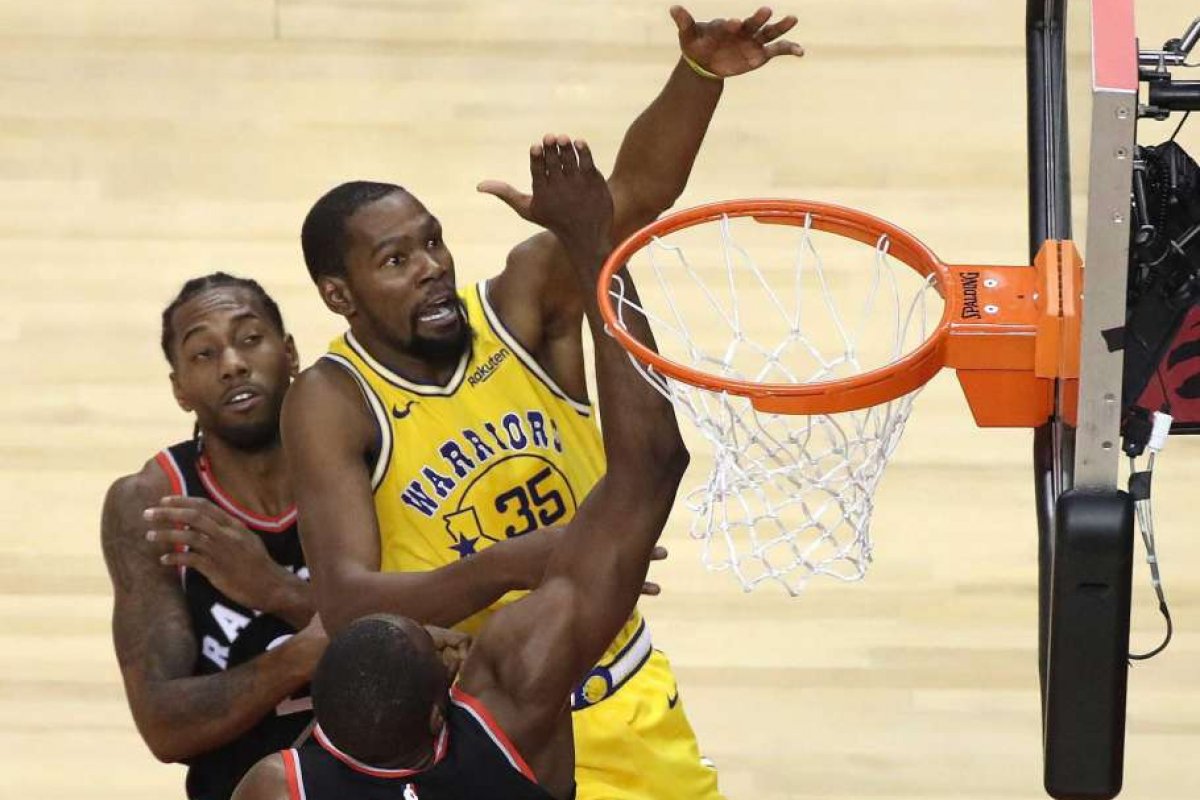 Toronto Raptors enfrenta Golden State Warriors na primeira final da NBA