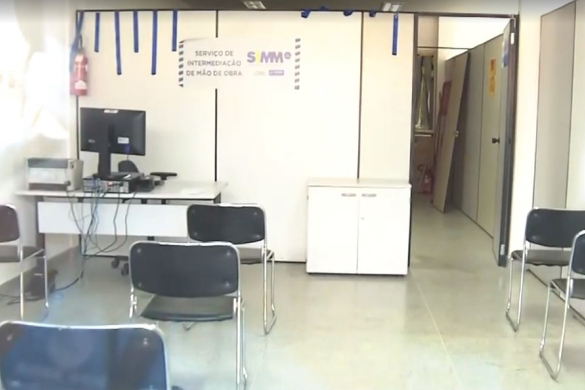 Em protesto, moradores pedem reabertura do posto do SIMM no bairro de Valéria, em Salvador