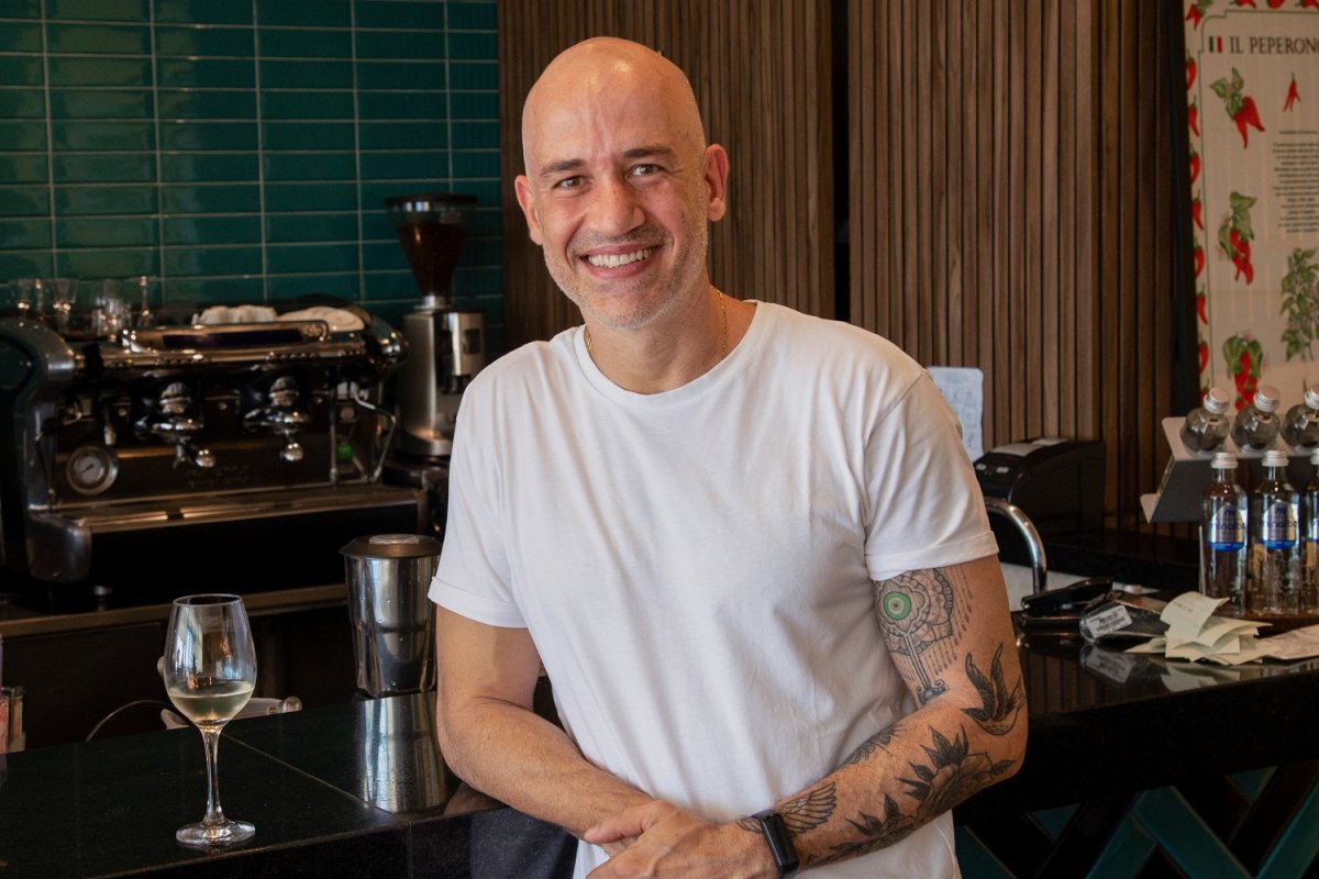 Sonho realizado! Empresário inaugura restaurante de frente para a Baía de Todos os Santos