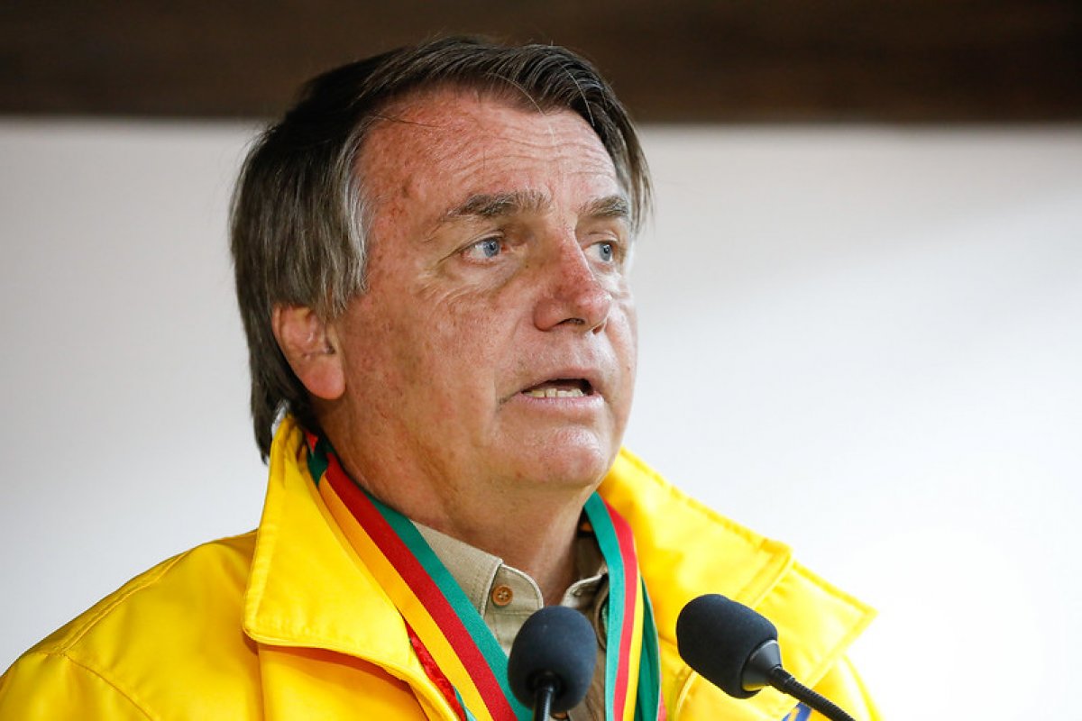 Bolsonaro diz que não tomou vacina contra a Covid-19 e está imune