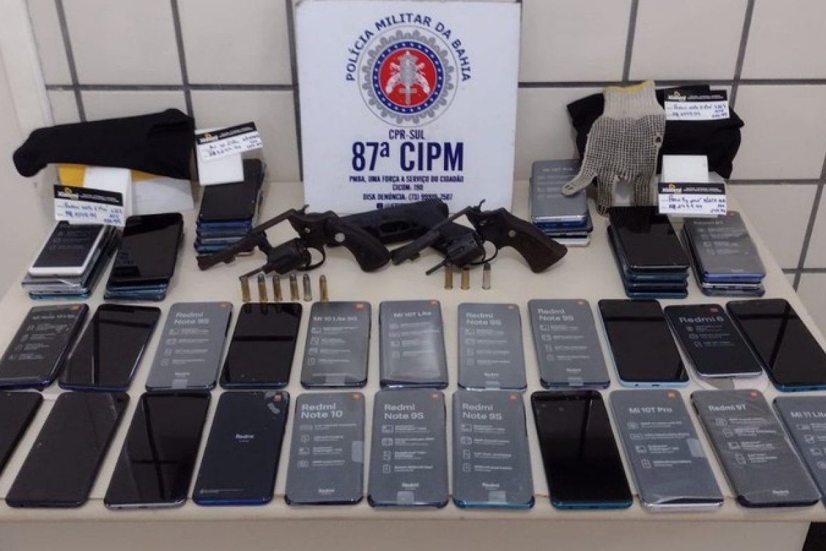 Polícia prende homem com 40 celulares após roubo em loja no extremo sul da Bahia