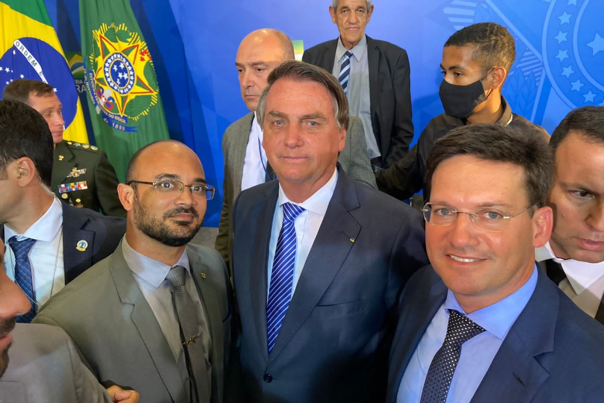 Capitão Alden celebra lançamento de programa Habite Seguro, em Brasília