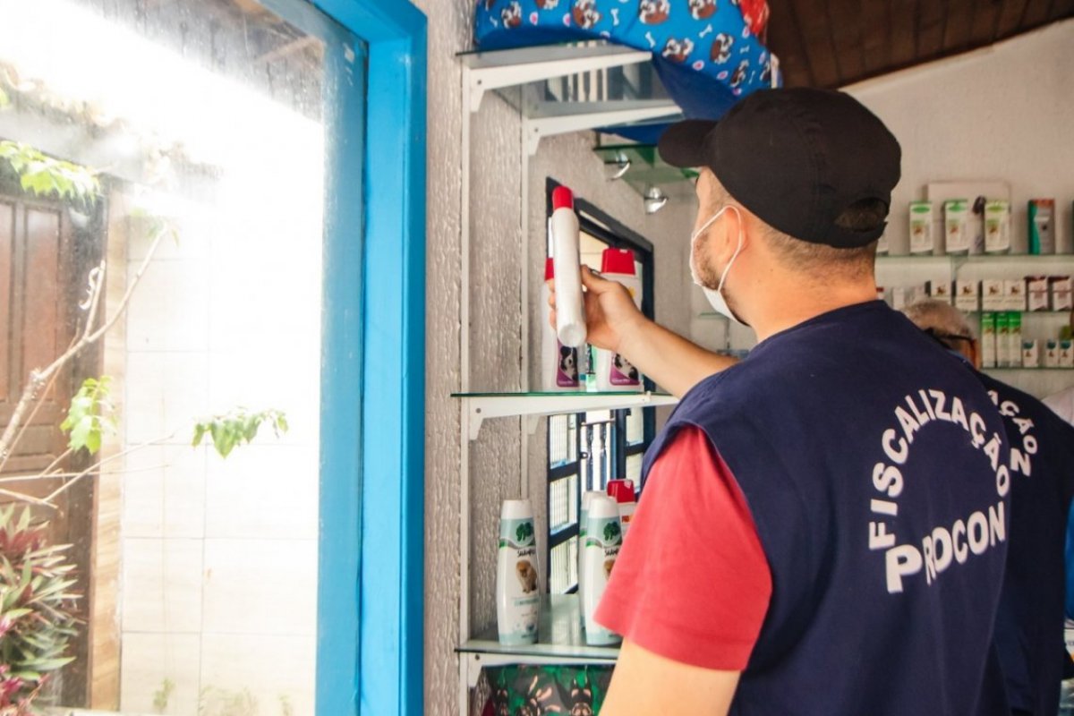 Durante operação, clínica e hospital veterinários de Lauro de Freitas são autuados por uso de medicação vencida